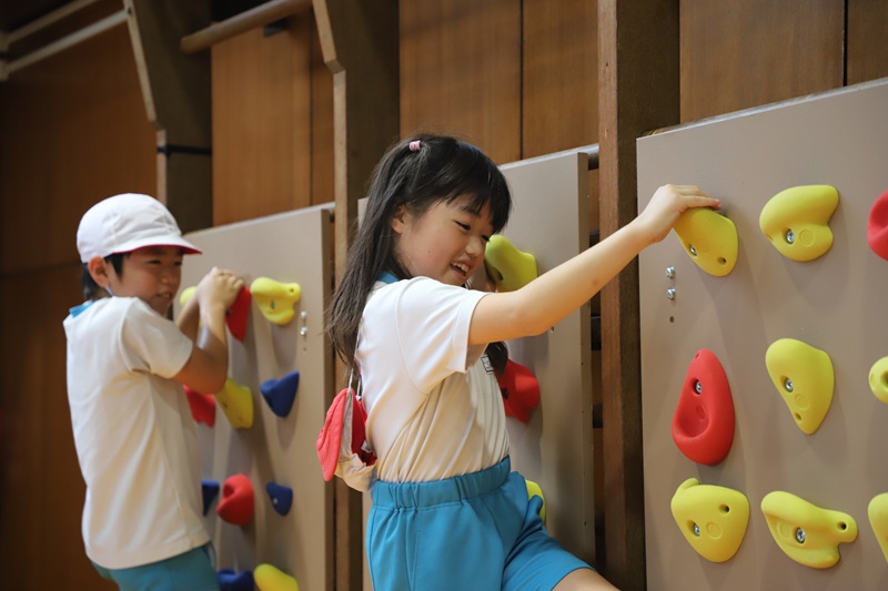 「登れて、嬉しい！」小学校の体育でクライミングの授業がスタート！
