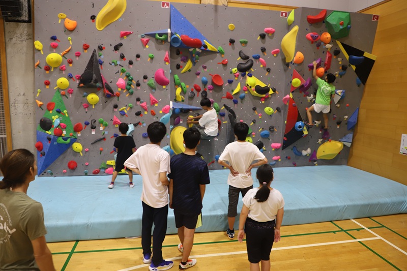 元日本代表から学ぶ。ボルダリング体験会がニューライフアリーナ龍ケ崎で開催