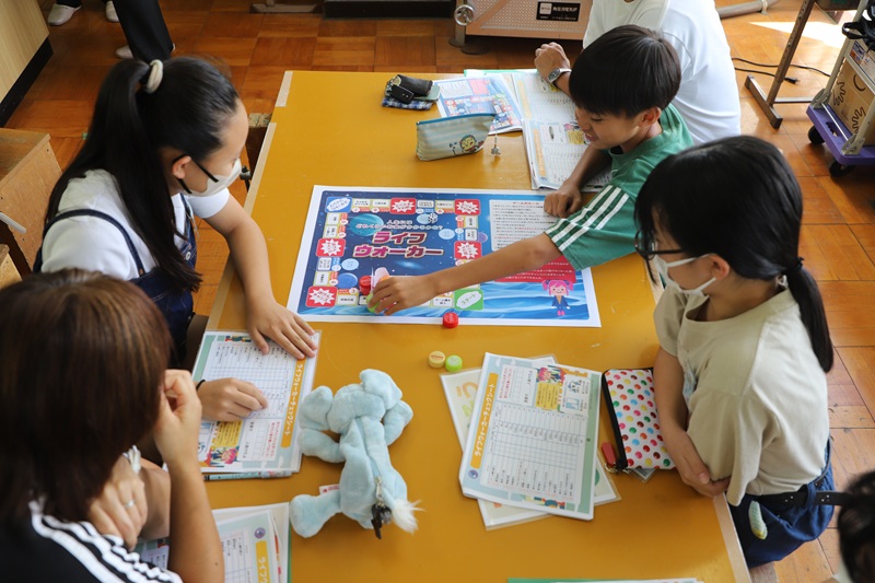 人生にかかるお金はどのくらい？親子がすごろく形式で学ぶ