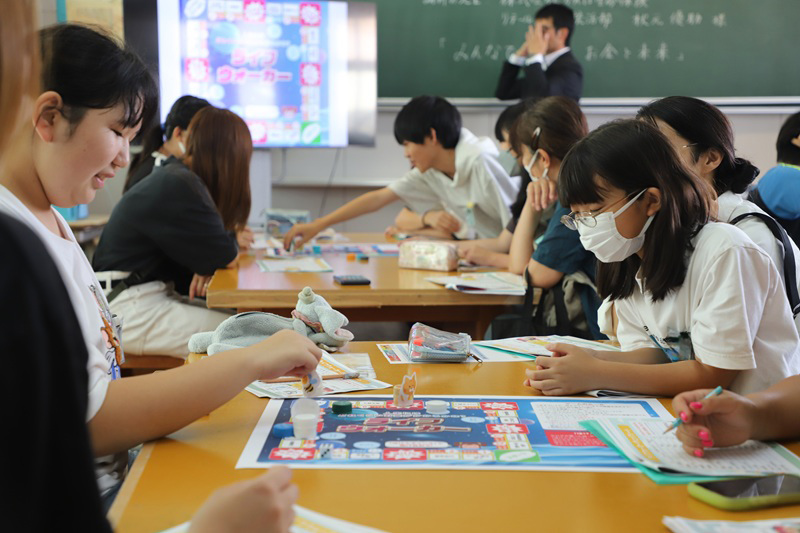 人生にかかるお金はどのくらい？親子がすごろく形式で学ぶ