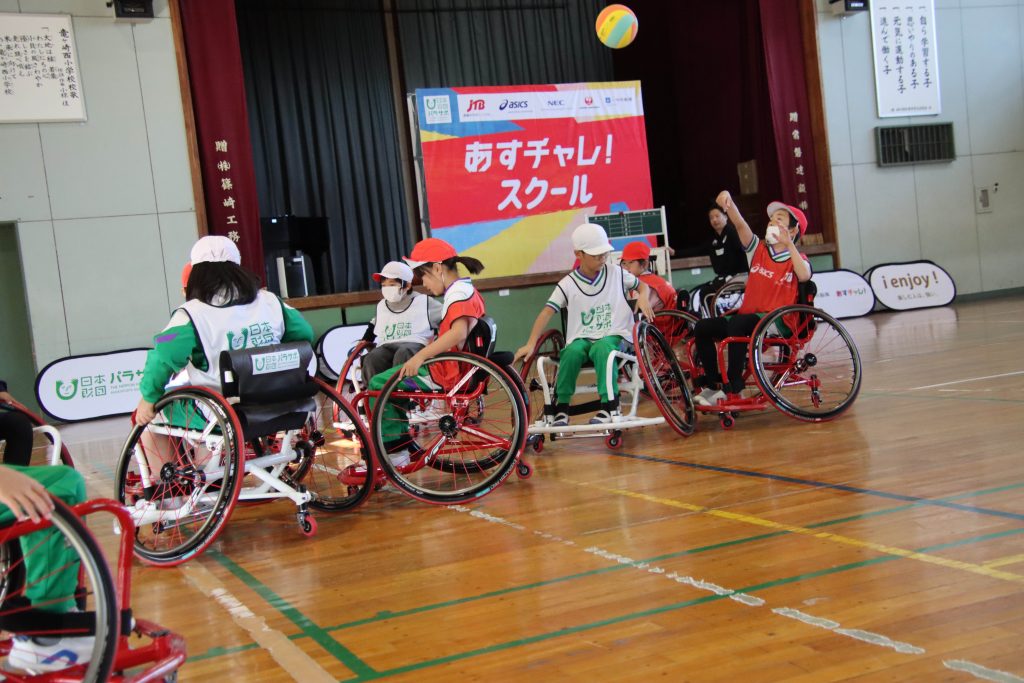 車椅子バスケットボールを体験