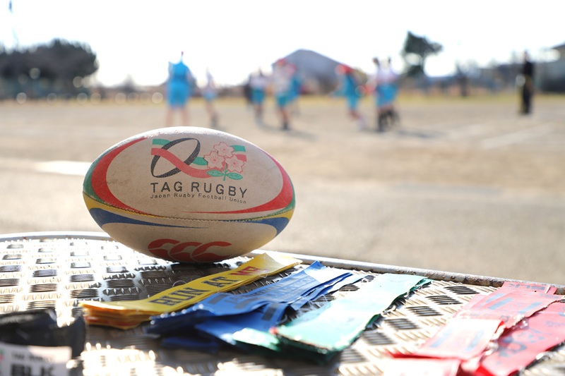 流通経済大学に通う学生が小学生のタグラグビーの授業をサポート！