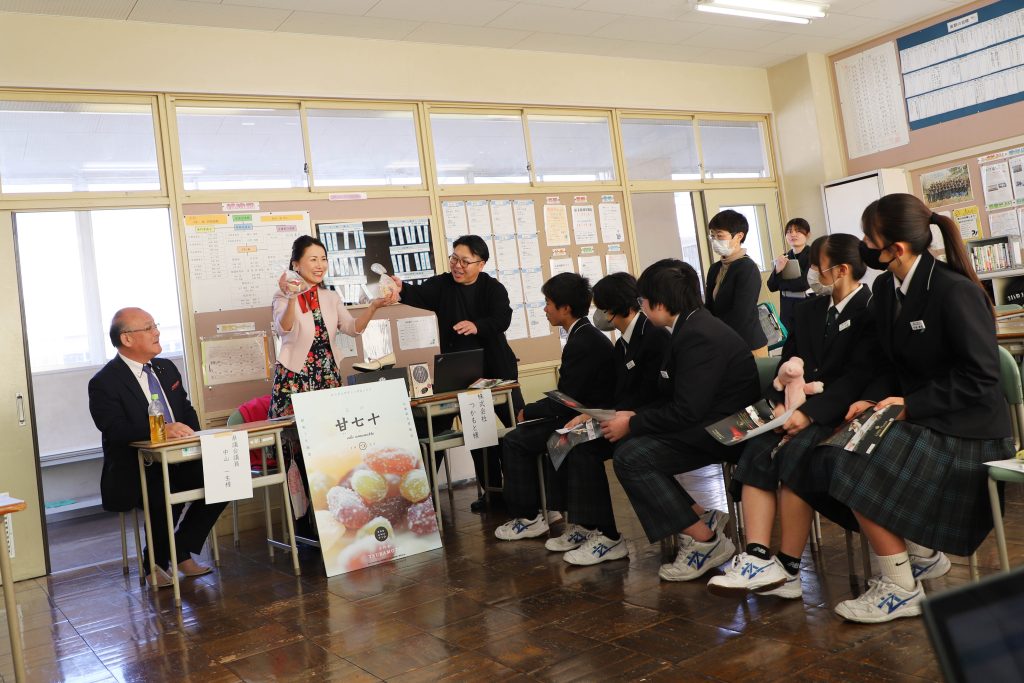 地域の皆さんが自身の仕事の説明や龍ケ崎市の魅力・課題などを説明