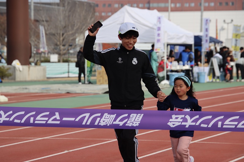 「手をつないでゴール」親子ランも開催！龍ケ崎リレーマラソン大会