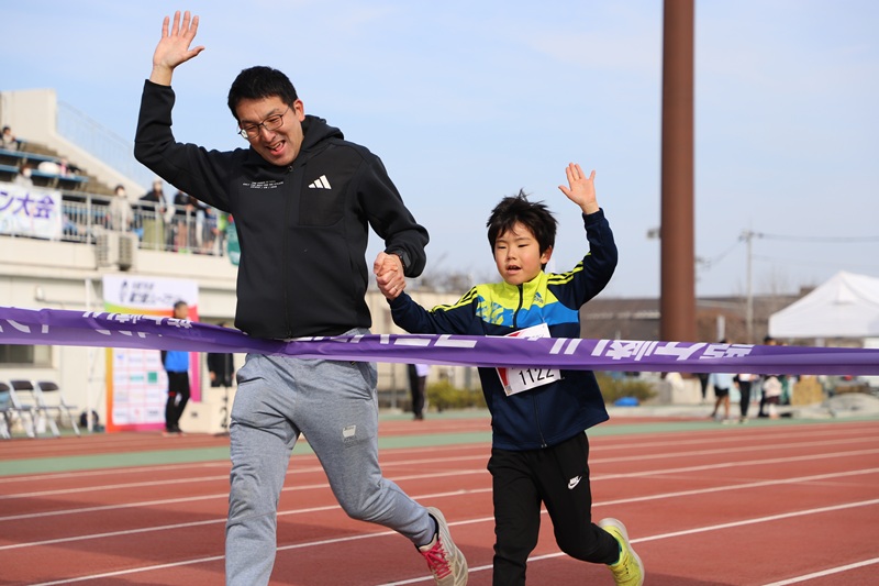 「手をつないでゴール」親子ランも開催！龍ケ崎リレーマラソン大会小学生